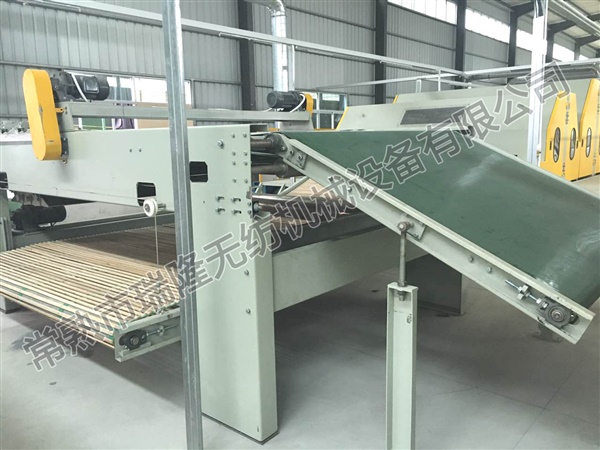 Cross lapping machine