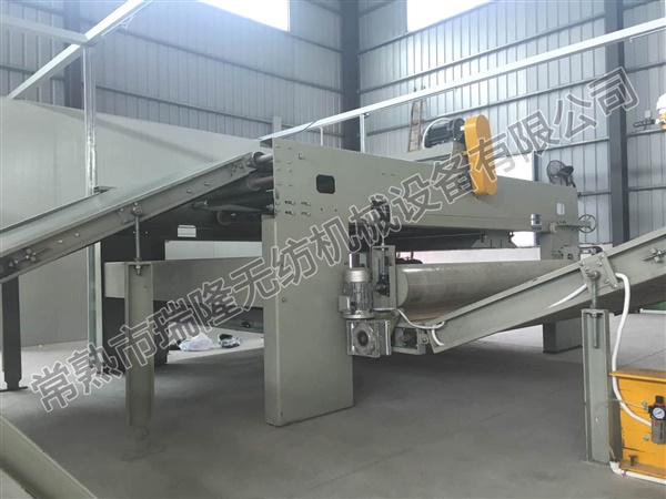 Cross lapping machine
